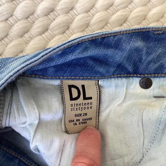 DL1961 Riley Boyfriend Women’s 25 Blue Straight Light Wash Riverside Stretch Low - Picture 4 of 9